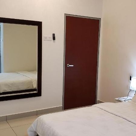 S Rose Hotel Sepang Exterior foto